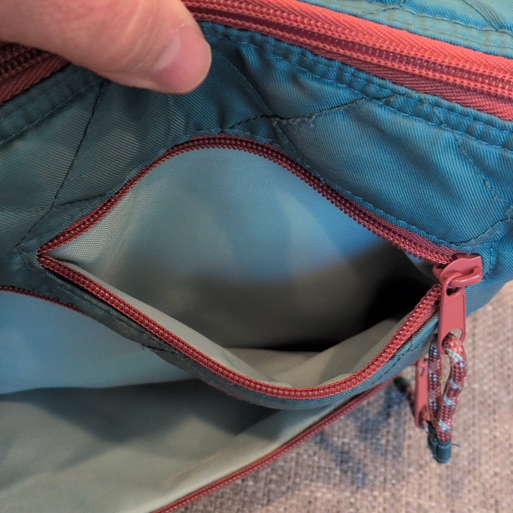 Kavu Uptown Puff Blue Spruce Quilted Teal Cross-body Bag with Rust Zippers - Picture 9 of 15